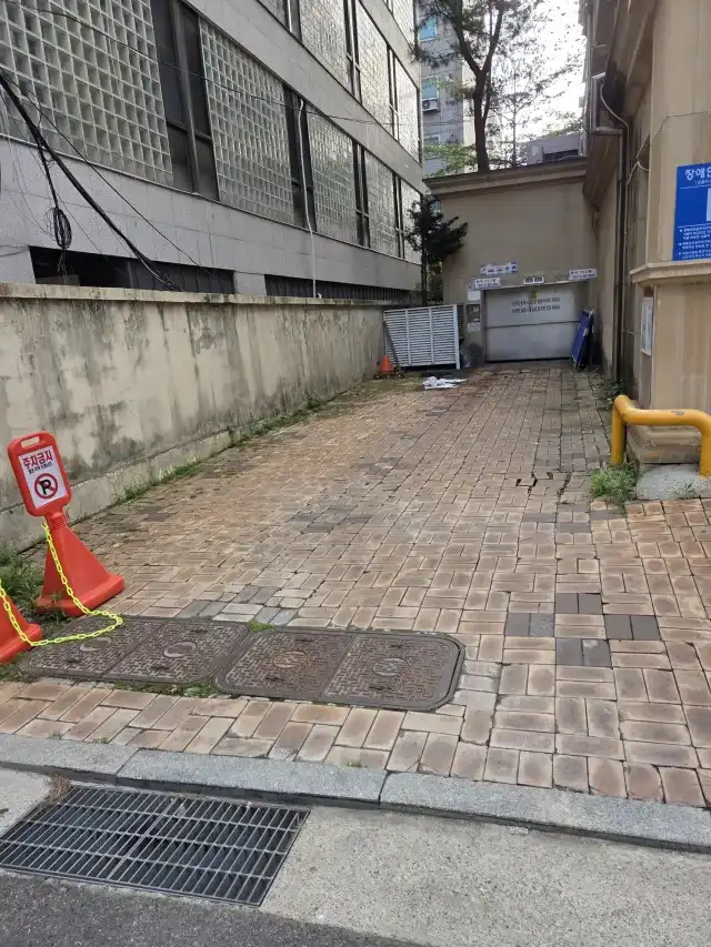 최근 시공 사례 도로블럭 상가 진입로 교체 시공 전 사진