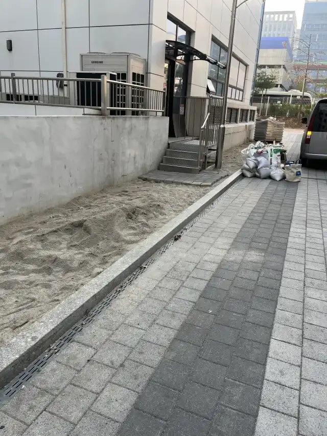 최근 시공 사례 도로블럭 이면도로 교체 시공 전 사진